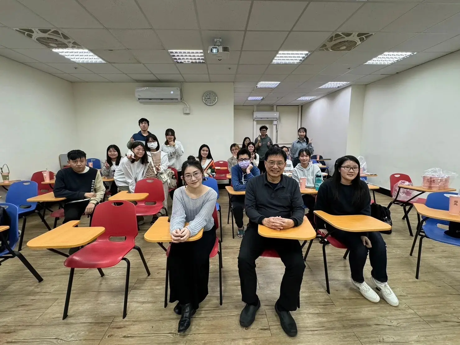 國立臺灣師範大學華語文教學系系學會 國立高雄科技大學：專屬文組大學生的跨領域職涯規劃講座